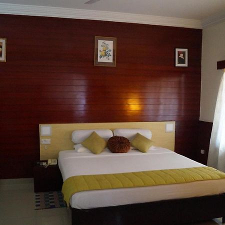 Hotel Badami Court Bagian luar foto