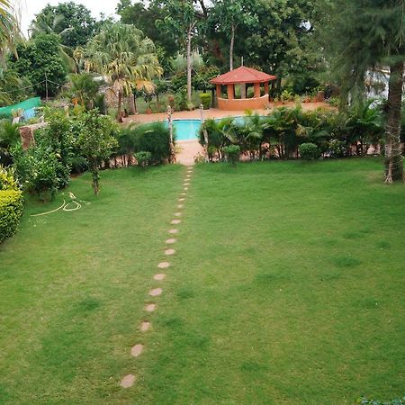 Hotel Badami Court Bagian luar foto