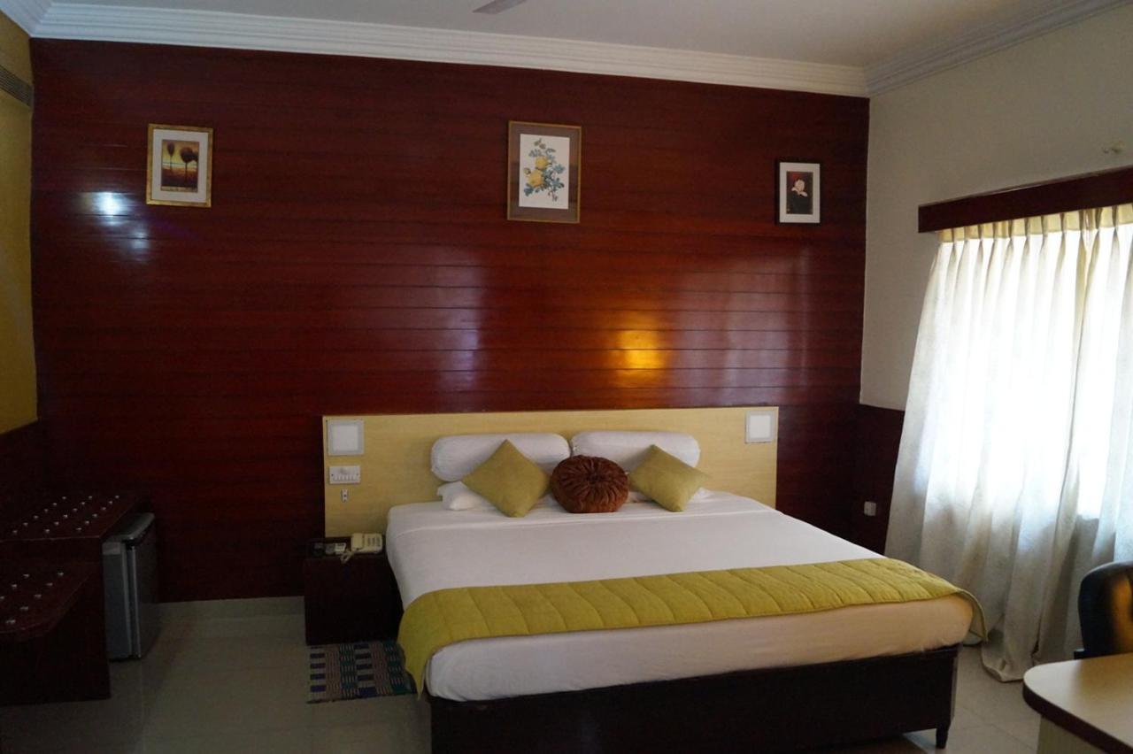 Hotel Badami Court Bagian luar foto