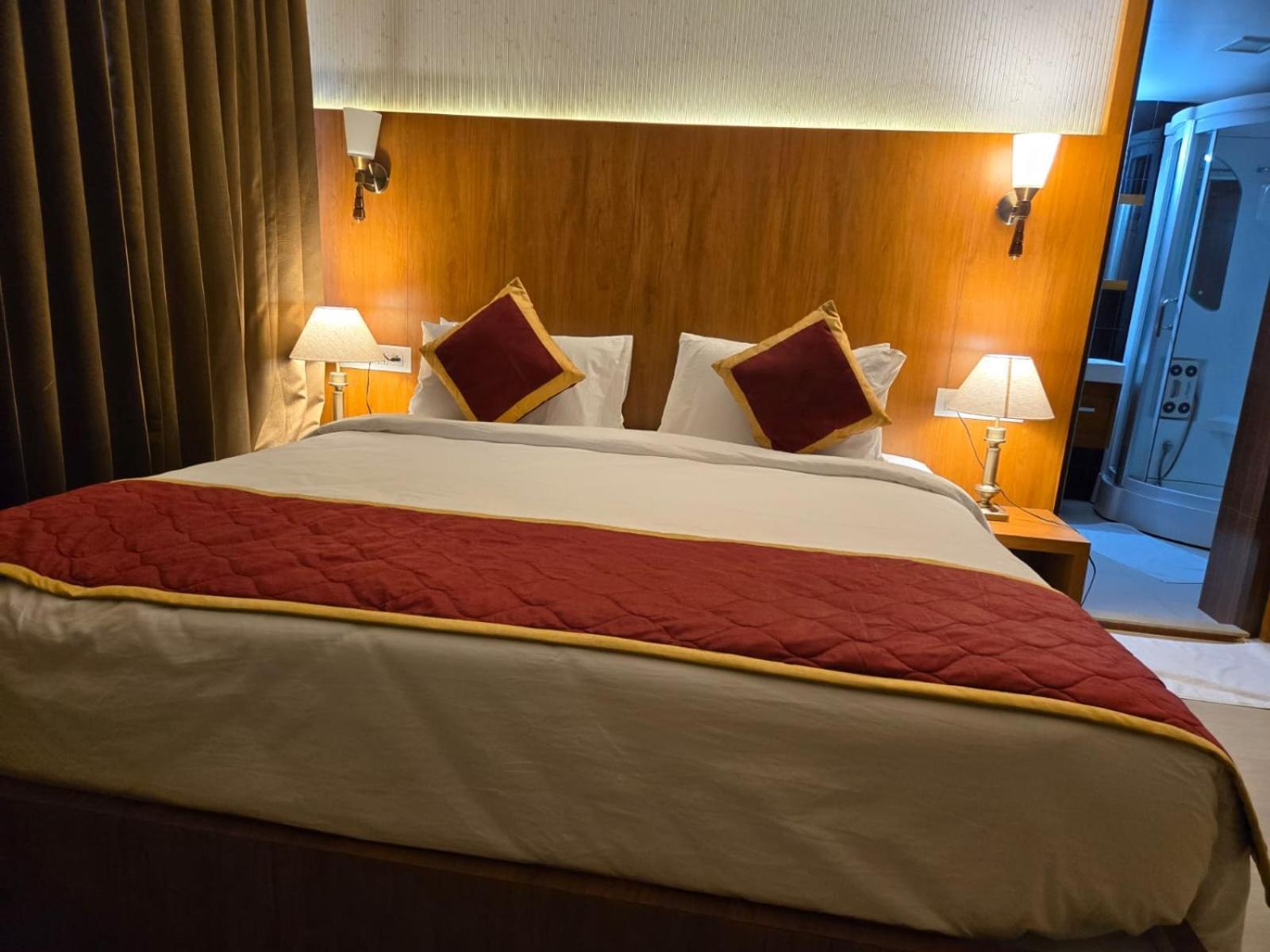 Hotel Badami Court Bagian luar foto