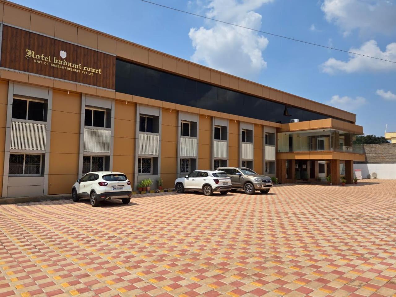 Hotel Badami Court Bagian luar foto