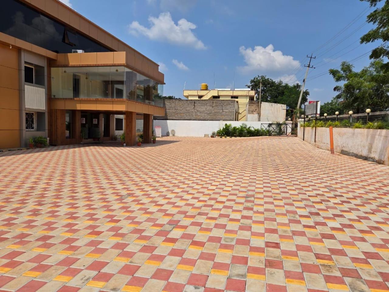 Hotel Badami Court Bagian luar foto