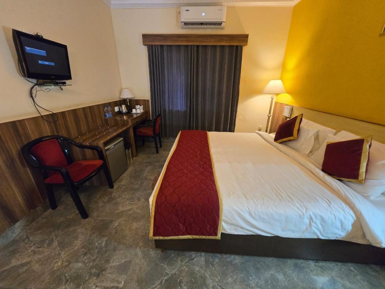 Hotel Badami Court Bagian luar foto