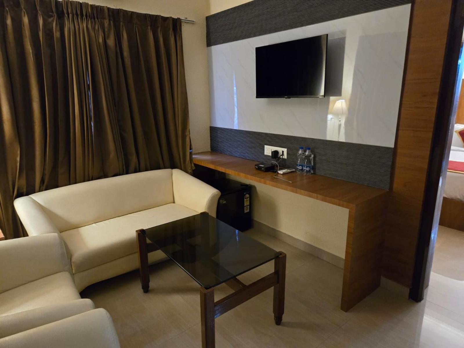 Hotel Badami Court Bagian luar foto