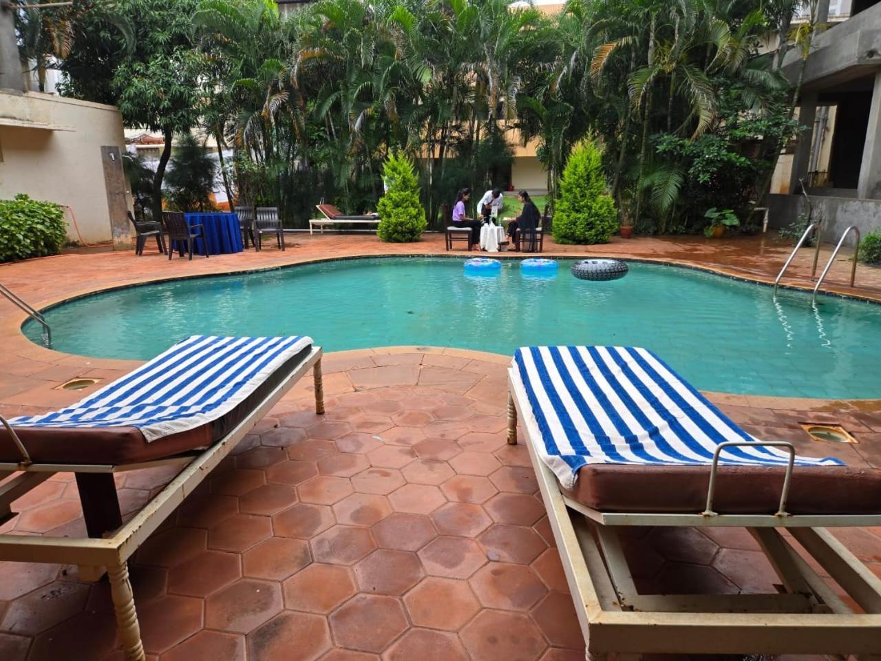 Hotel Badami Court Bagian luar foto