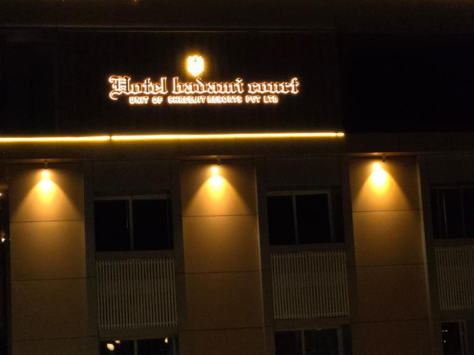 Hotel Badami Court Bagian luar foto