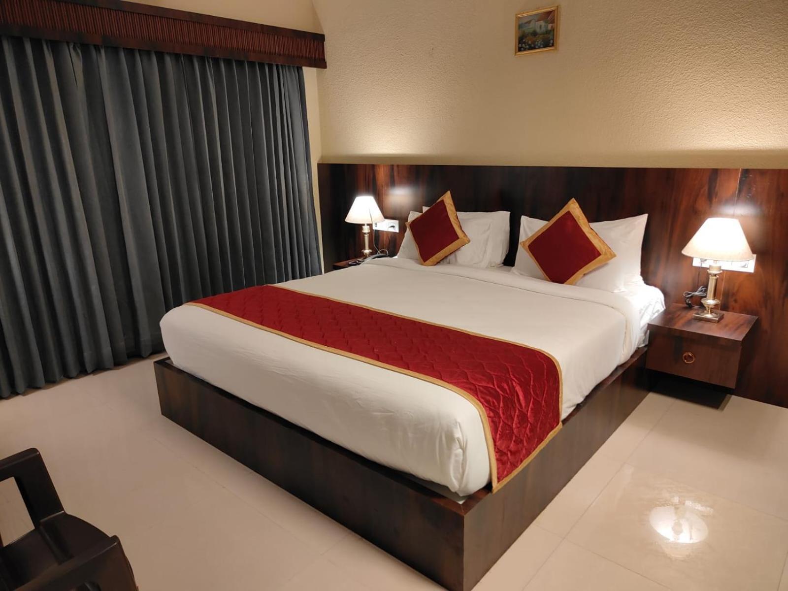 Hotel Badami Court Bagian luar foto