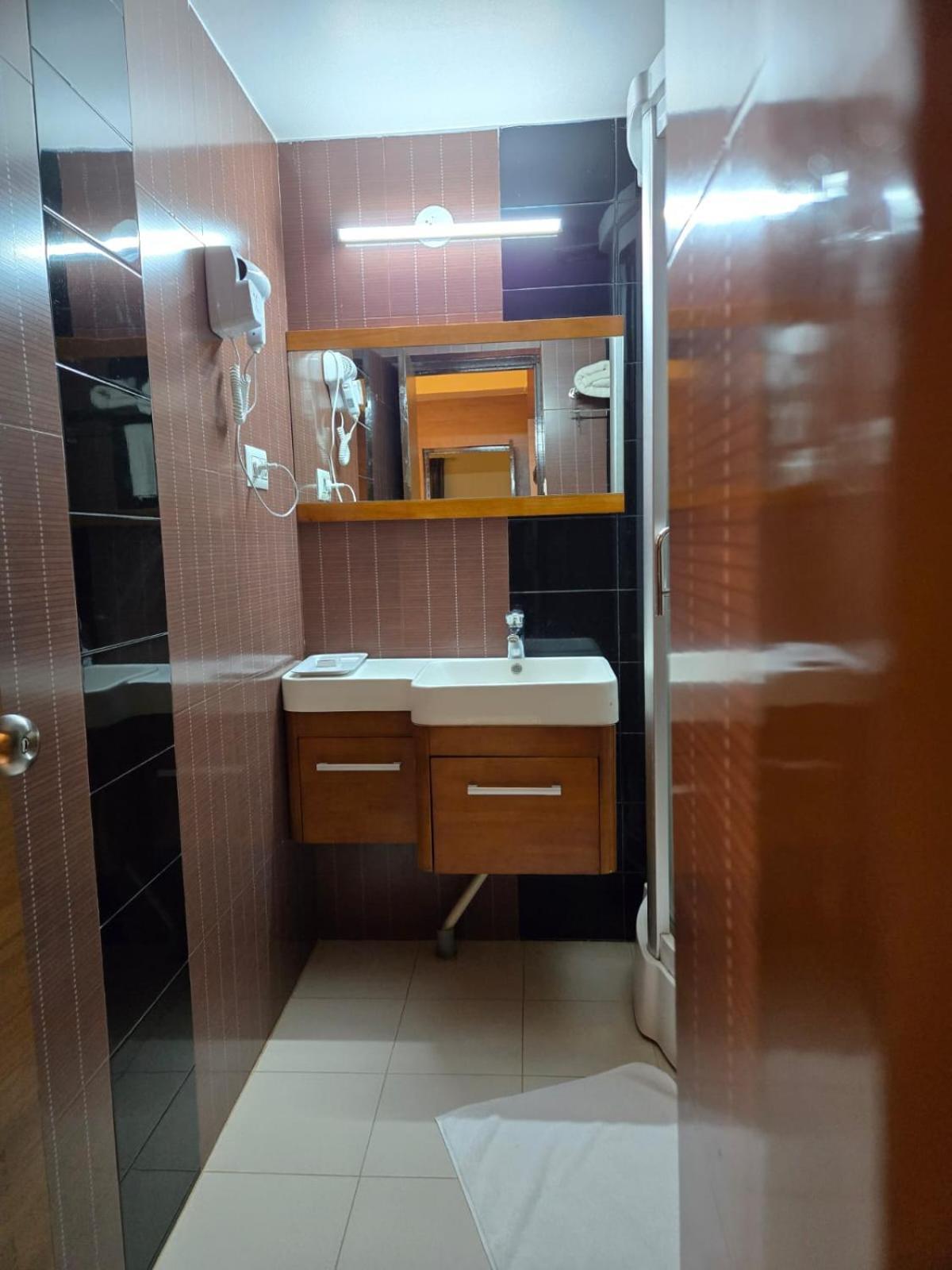 Hotel Badami Court Bagian luar foto