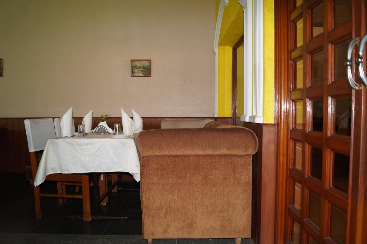 Hotel Badami Court Bagian luar foto