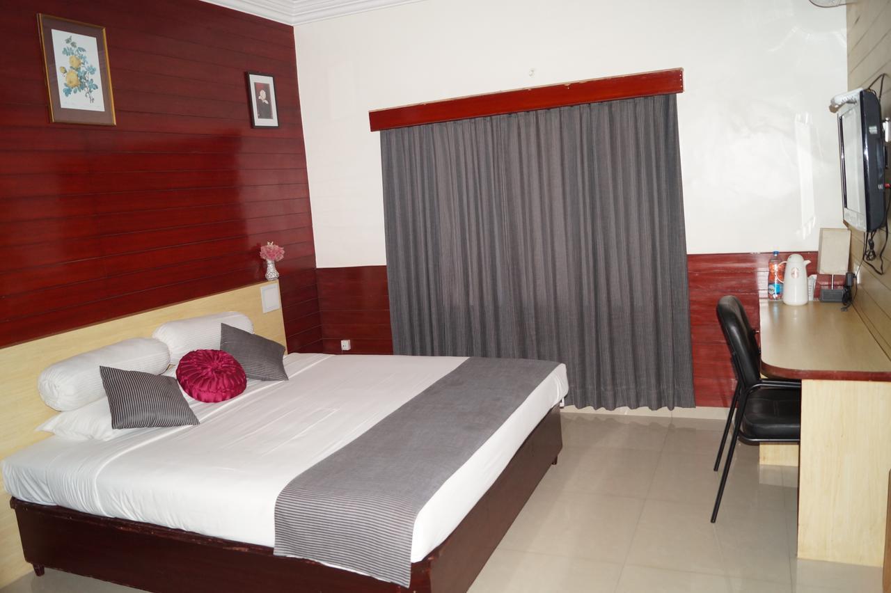 Hotel Badami Court Bagian luar foto
