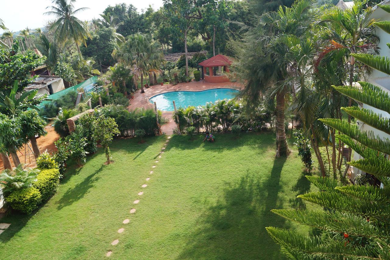 Hotel Badami Court Bagian luar foto