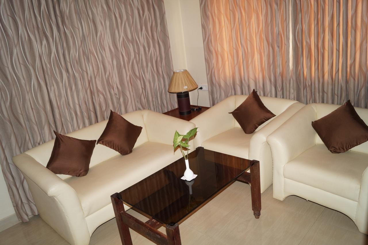Hotel Badami Court Bagian luar foto