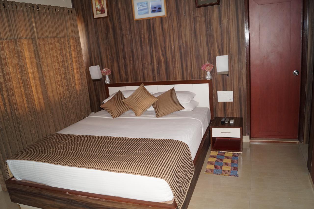 Hotel Badami Court Bagian luar foto