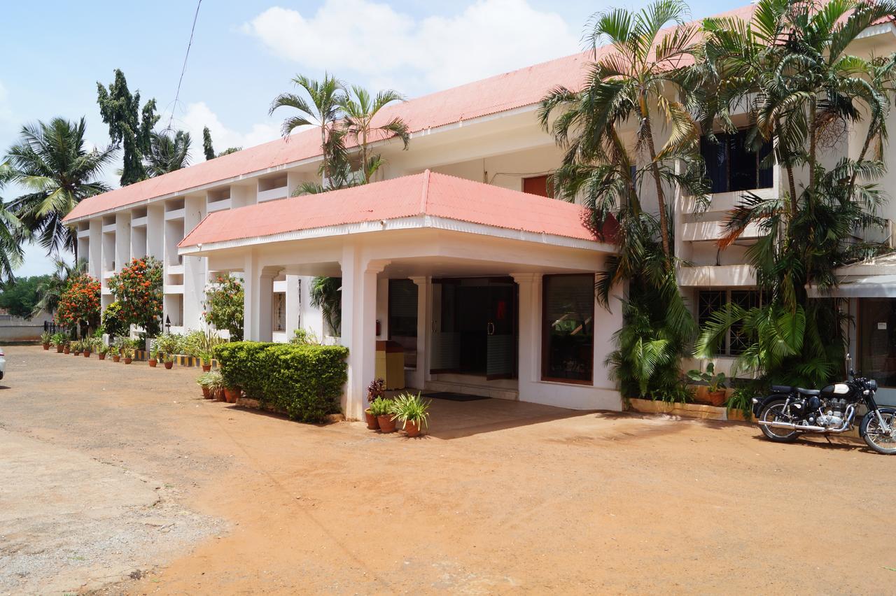 Hotel Badami Court Bagian luar foto