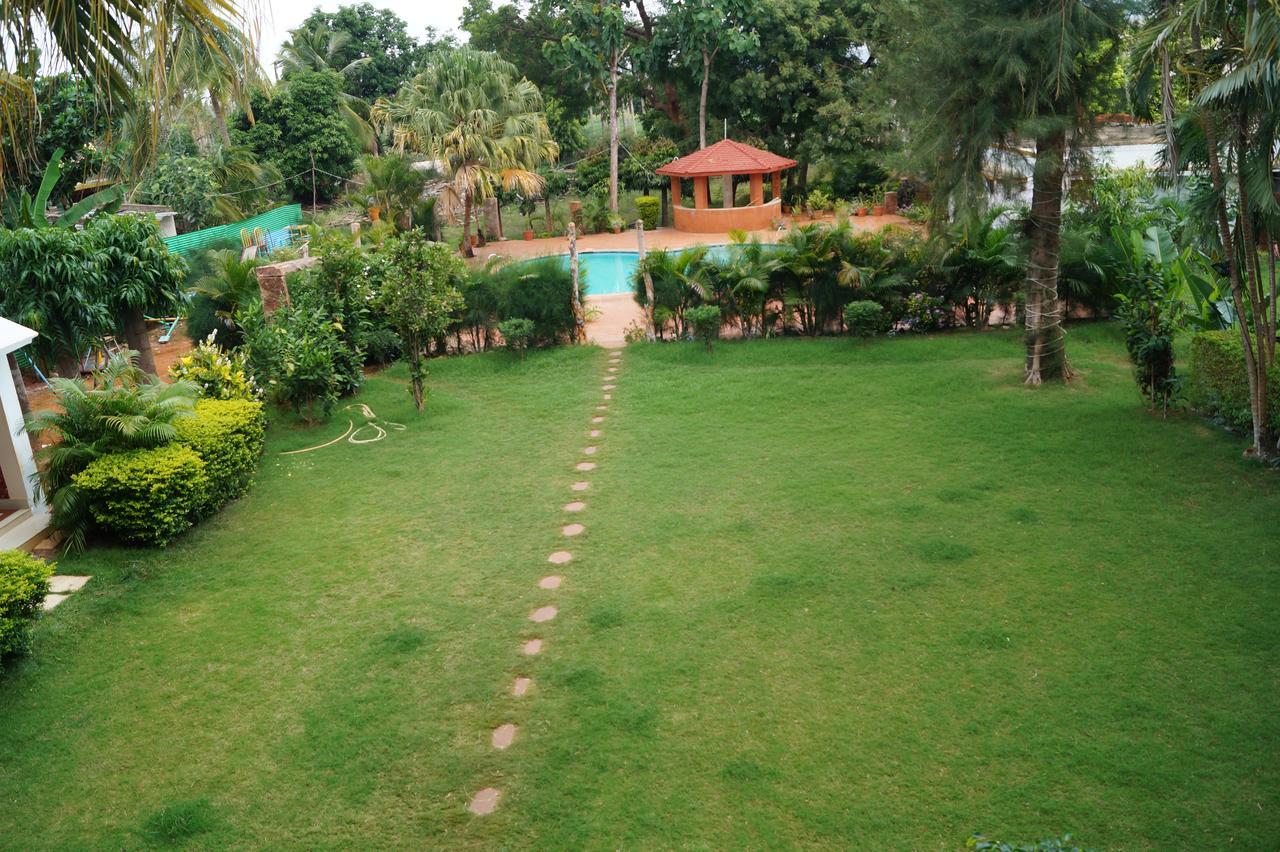 Hotel Badami Court Bagian luar foto