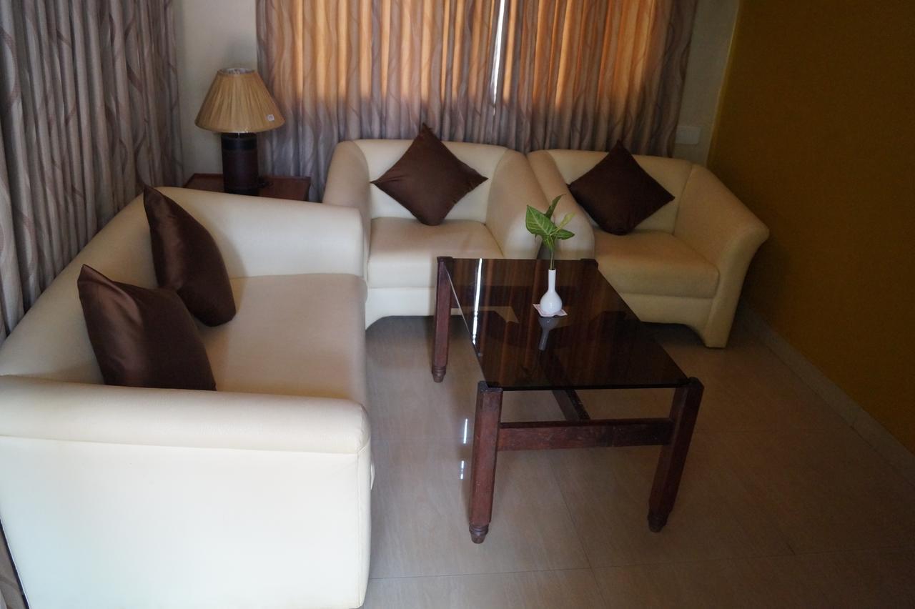 Hotel Badami Court Bagian luar foto